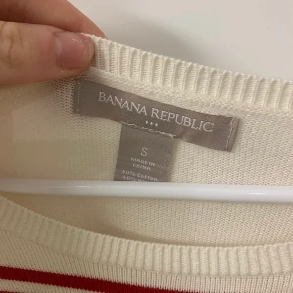 Banana‎ Republic Red and White Sweater Cotton Warm - Picture 4 of 4